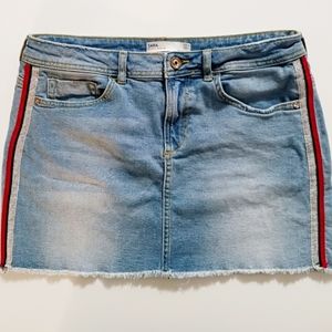 Zara denim mini skirt. EUC. Size L